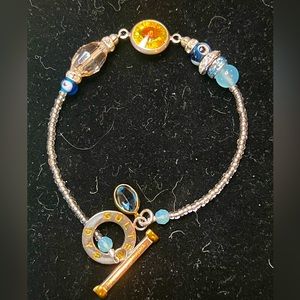 Gulten Dye swavorski crystal toggle bracelet. 7 inches. SPARKLES!!!